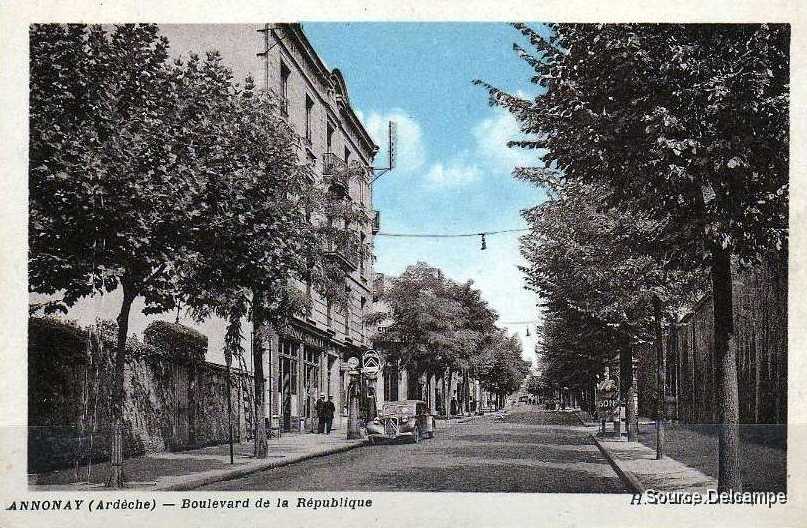 07 Annonay Boulevard de la Republique.jpg
